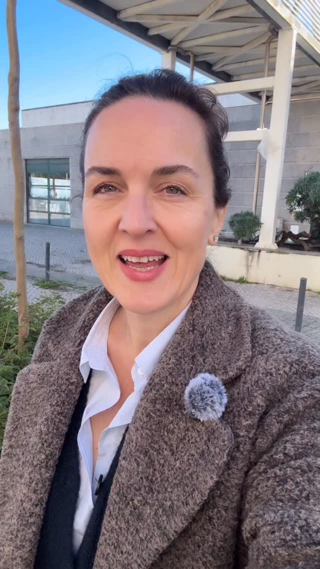 Post 10 by Özge Özdemir on Instagram (video)