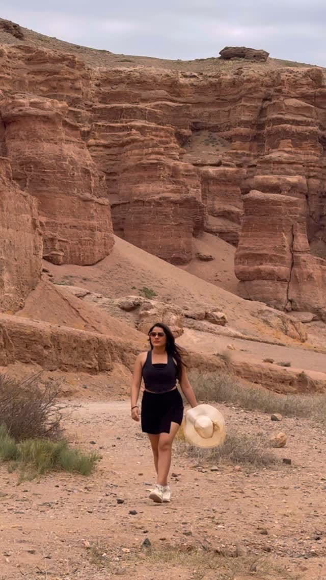 Post 4 by Pooja Jaiswal on Instagram (video)