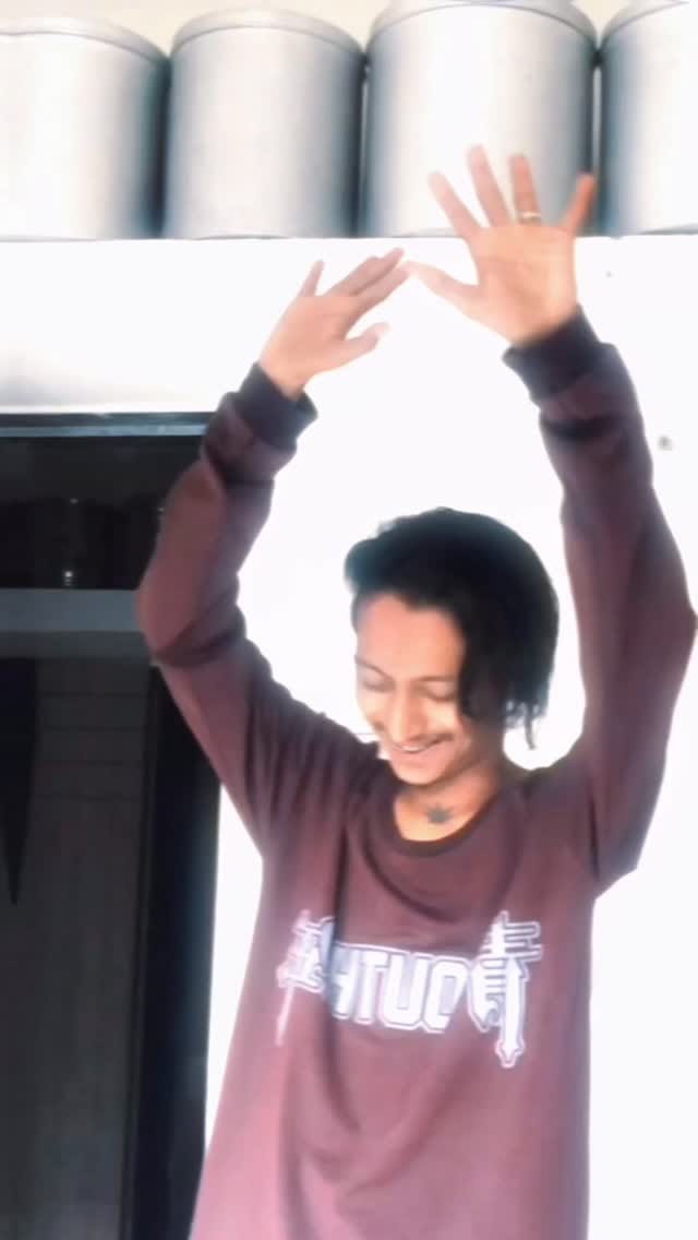 Post 3 by "𝐒𝐜𝐨𝐭𝐭 𝐧𝐱21" on Instagram (video)