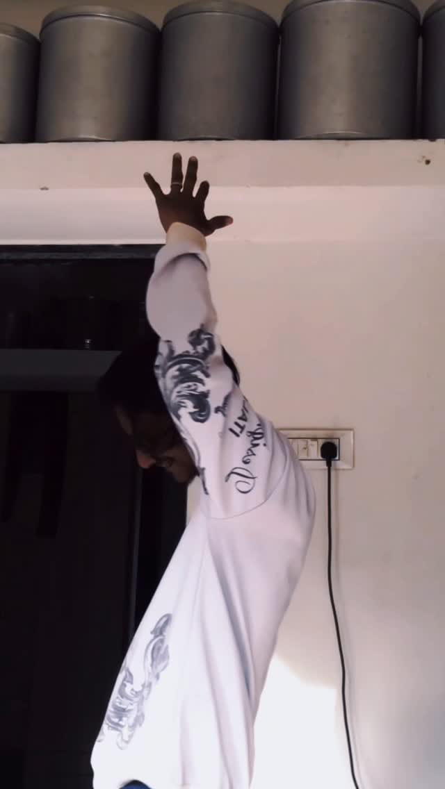 Post 4 by "𝐒𝐜𝐨𝐭𝐭 𝐧𝐱21" on Instagram (video)