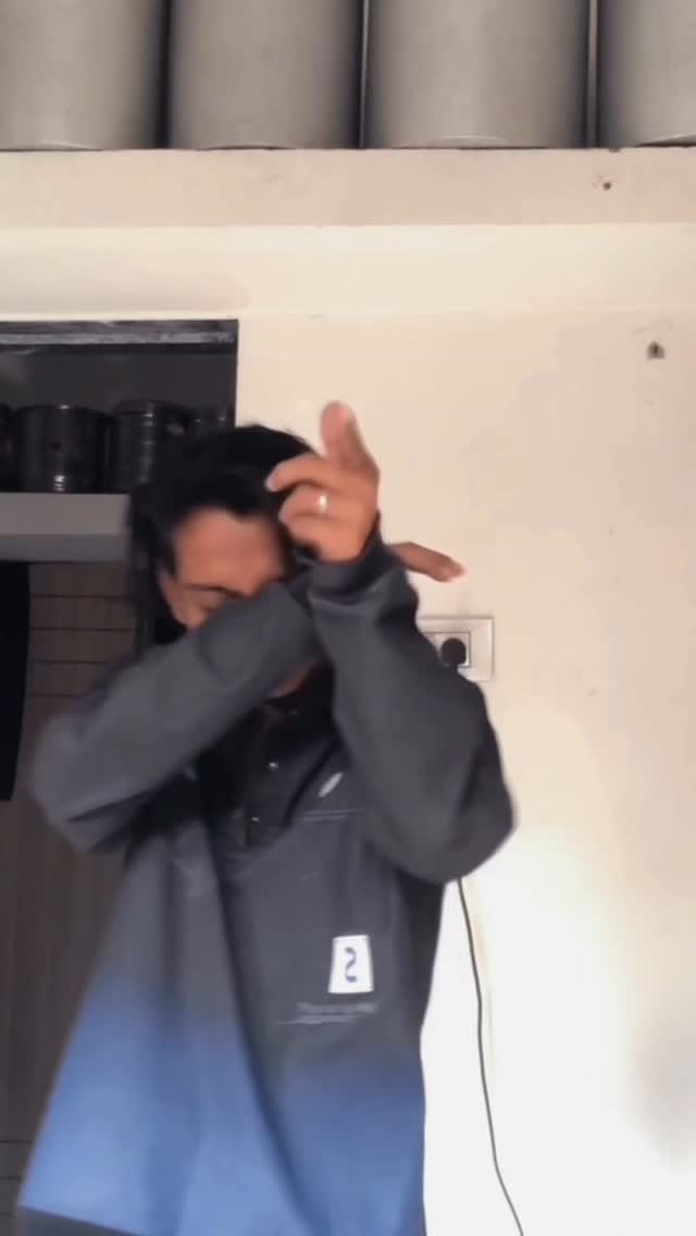 Post 5 by "𝐒𝐜𝐨𝐭𝐭 𝐧𝐱21" on Instagram (video)