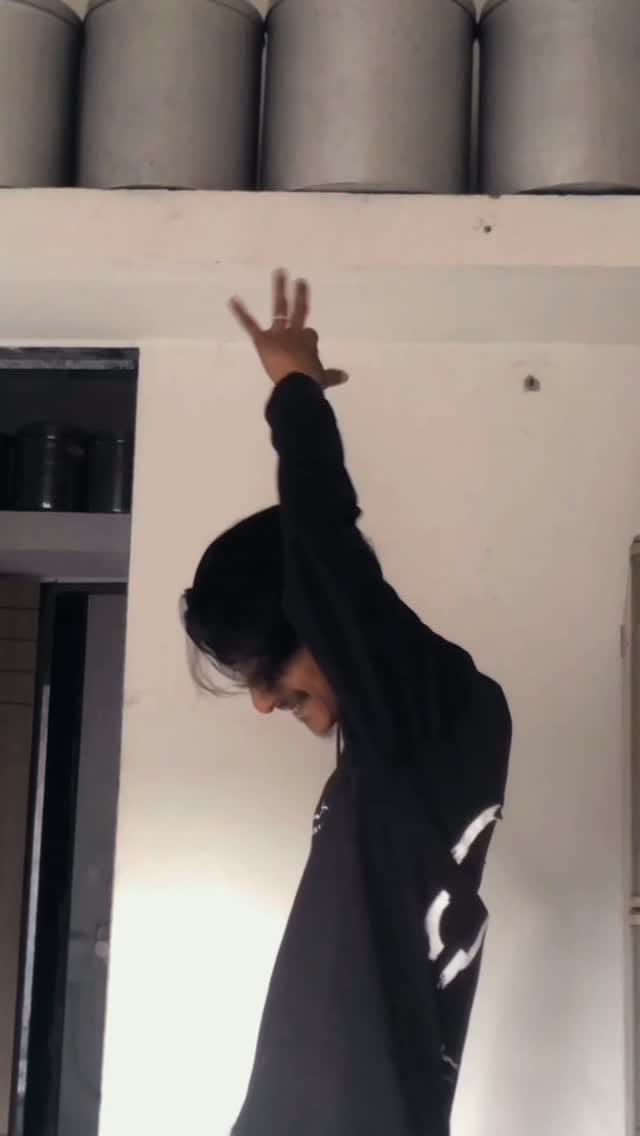 Post 7 by "𝐒𝐜𝐨𝐭𝐭 𝐧𝐱21" on Instagram (video)