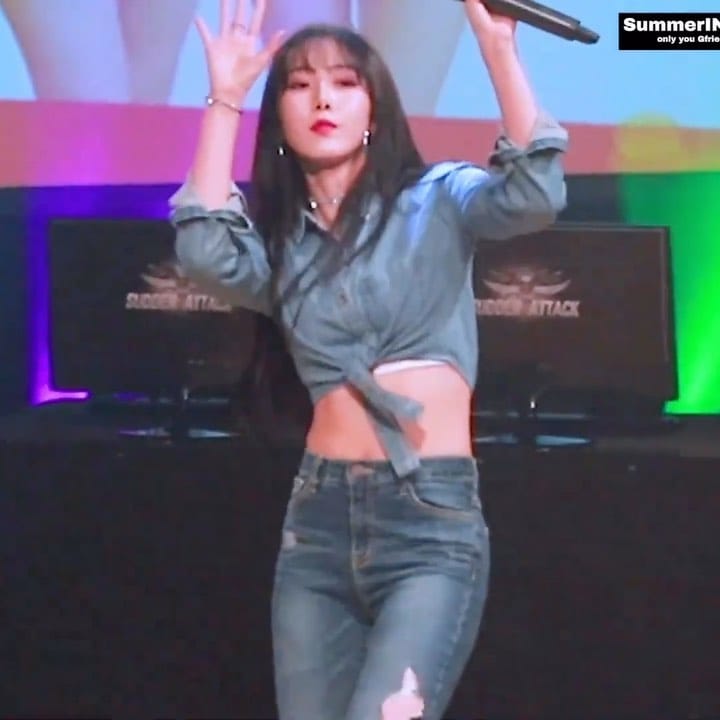 Post 8 by SINB FANCAMS 🖤 on Instagram (video)