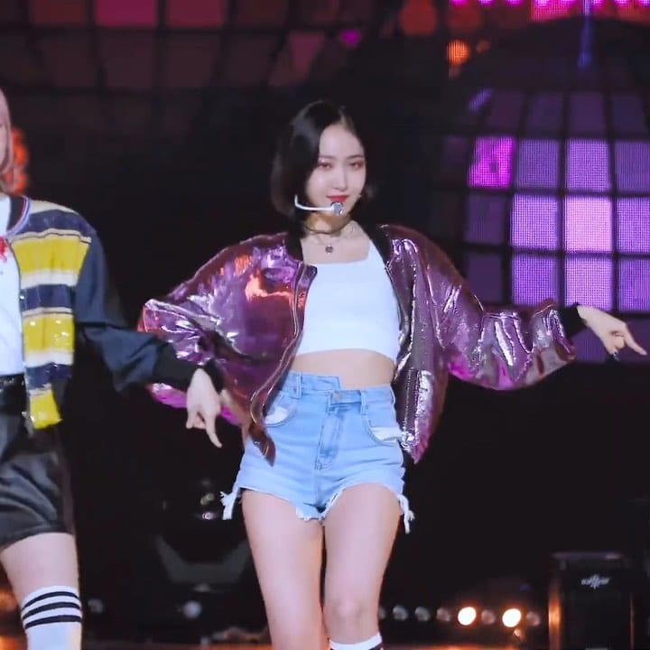 Post 2 by SINB FANCAMS 🖤 on Instagram (video)