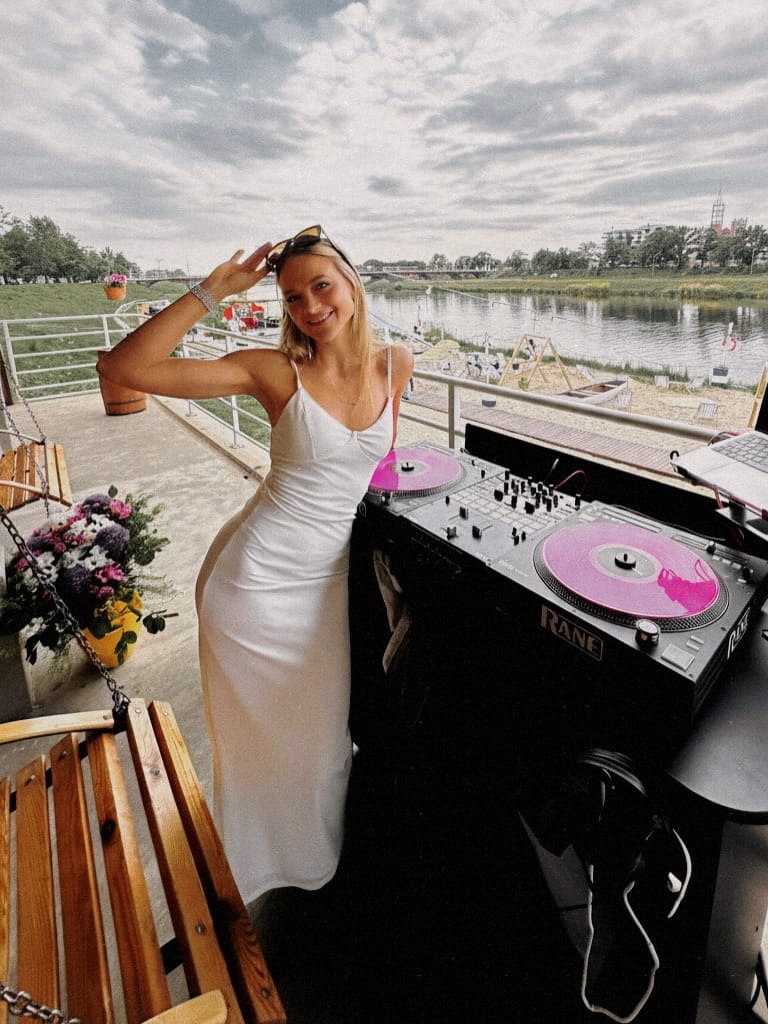Post 7 by DJ DAMN LADY • Oprawa muzyczna • Eventy • Imprezy • Wesela on Instagram (carousel)