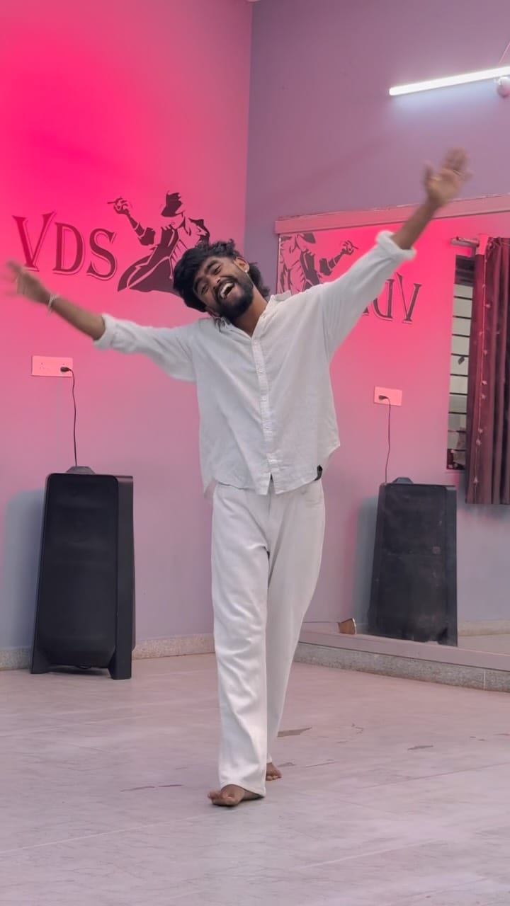 Post 6 by @venky_dancer7 on Instagram (video)