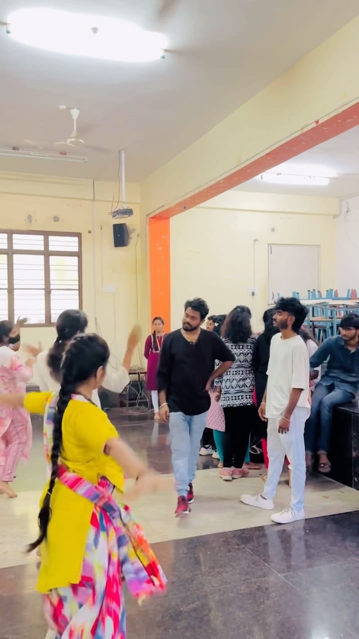 Post 10 by @venky_dancer7 on Instagram (video)