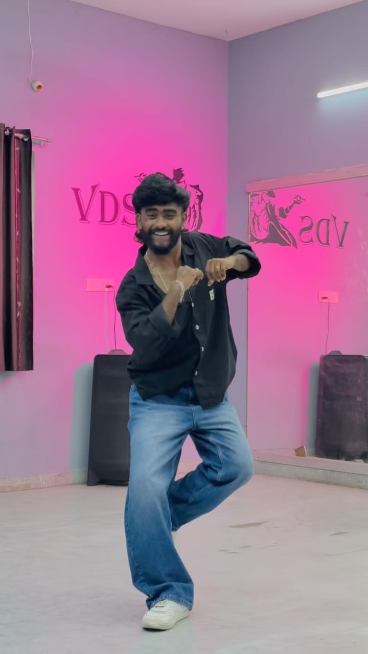 Post 4 by @venky_dancer7 on Instagram (video)