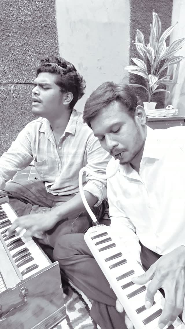 Post 5 by Hitesh Patel Keybord on Instagram (video)