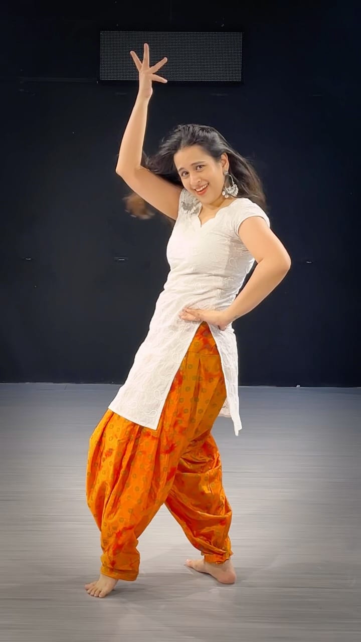 Post 1 by Sarangi Ranade on Instagram (video)