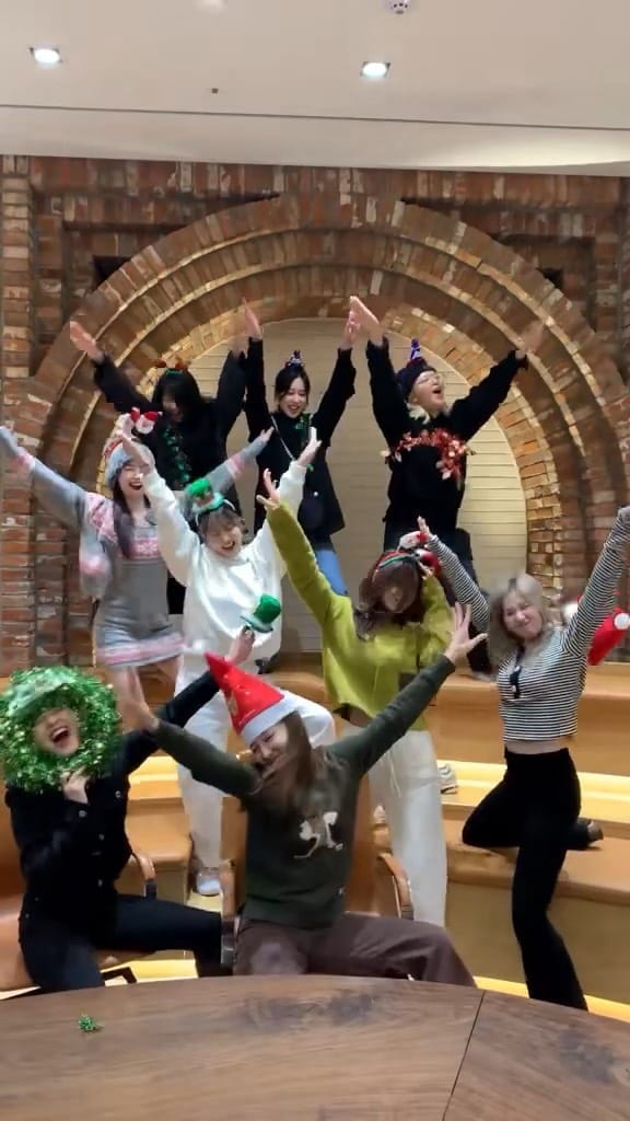 Post 9 by TWICE (트와이스) on Instagram (video)
