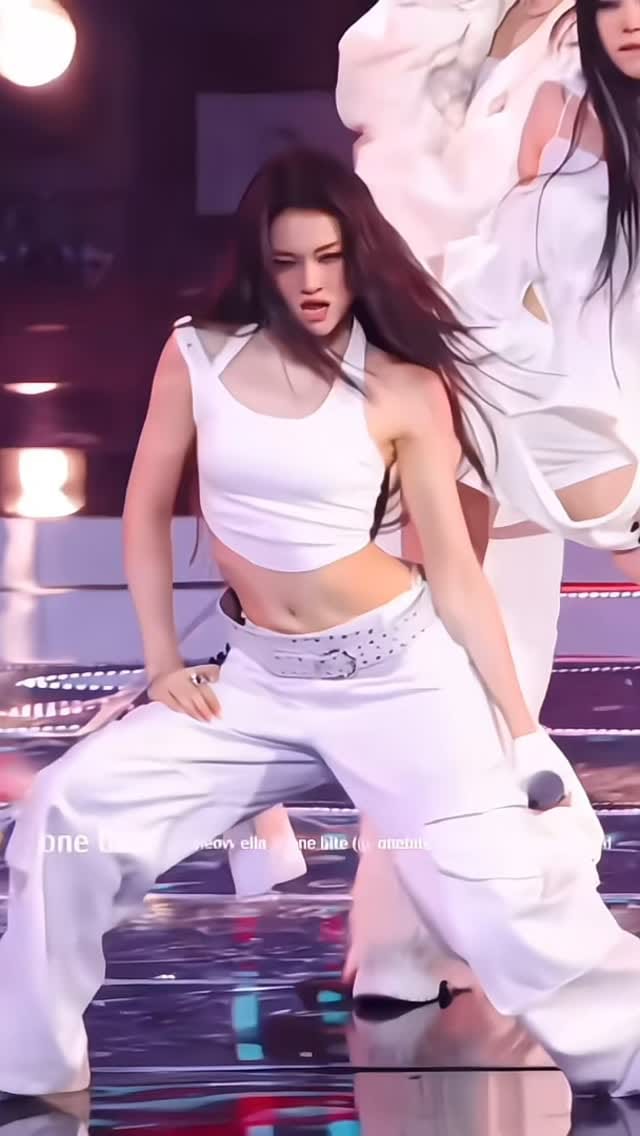Post 9 by MEOVV ELLA on Instagram (video)