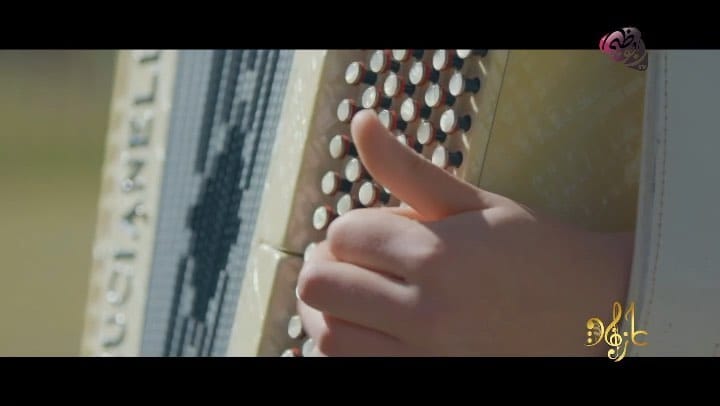 Post 5 by Mélodart on Instagram (video)