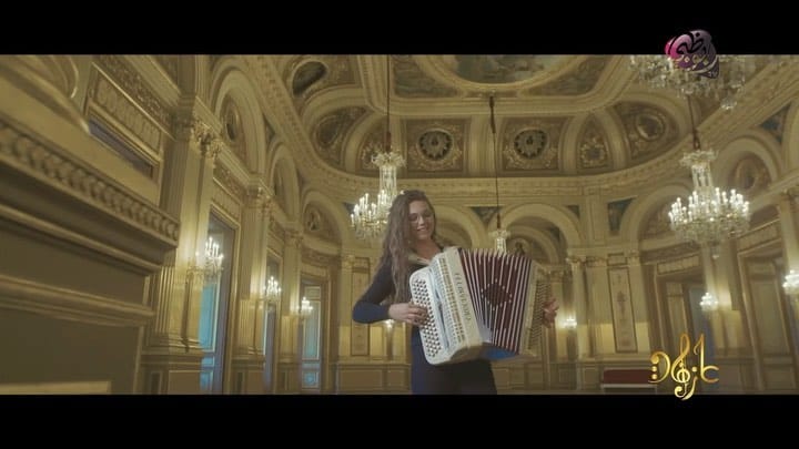 Post 9 by Mélodart on Instagram (video)