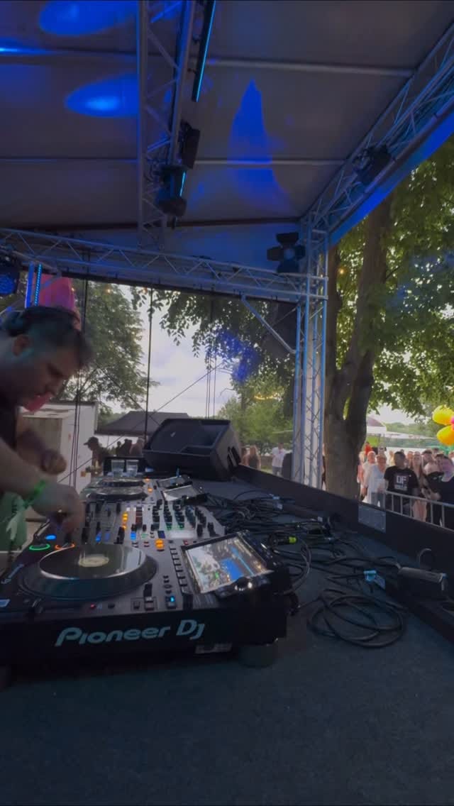 Post 8 by Basstronauten on Instagram (video)