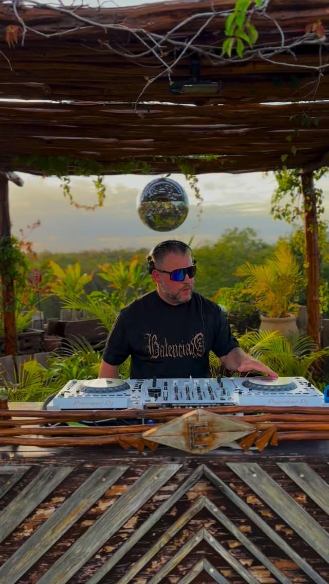 Post 5 by Basstronauten on Instagram (video)