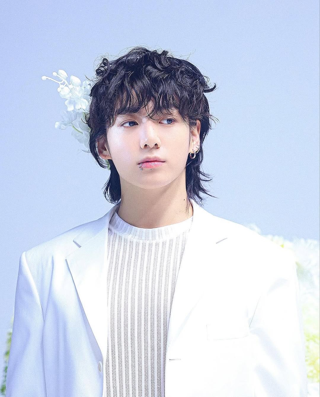 Post 10 by JUNGKOOK (전정국) on Instagram (carousel)
