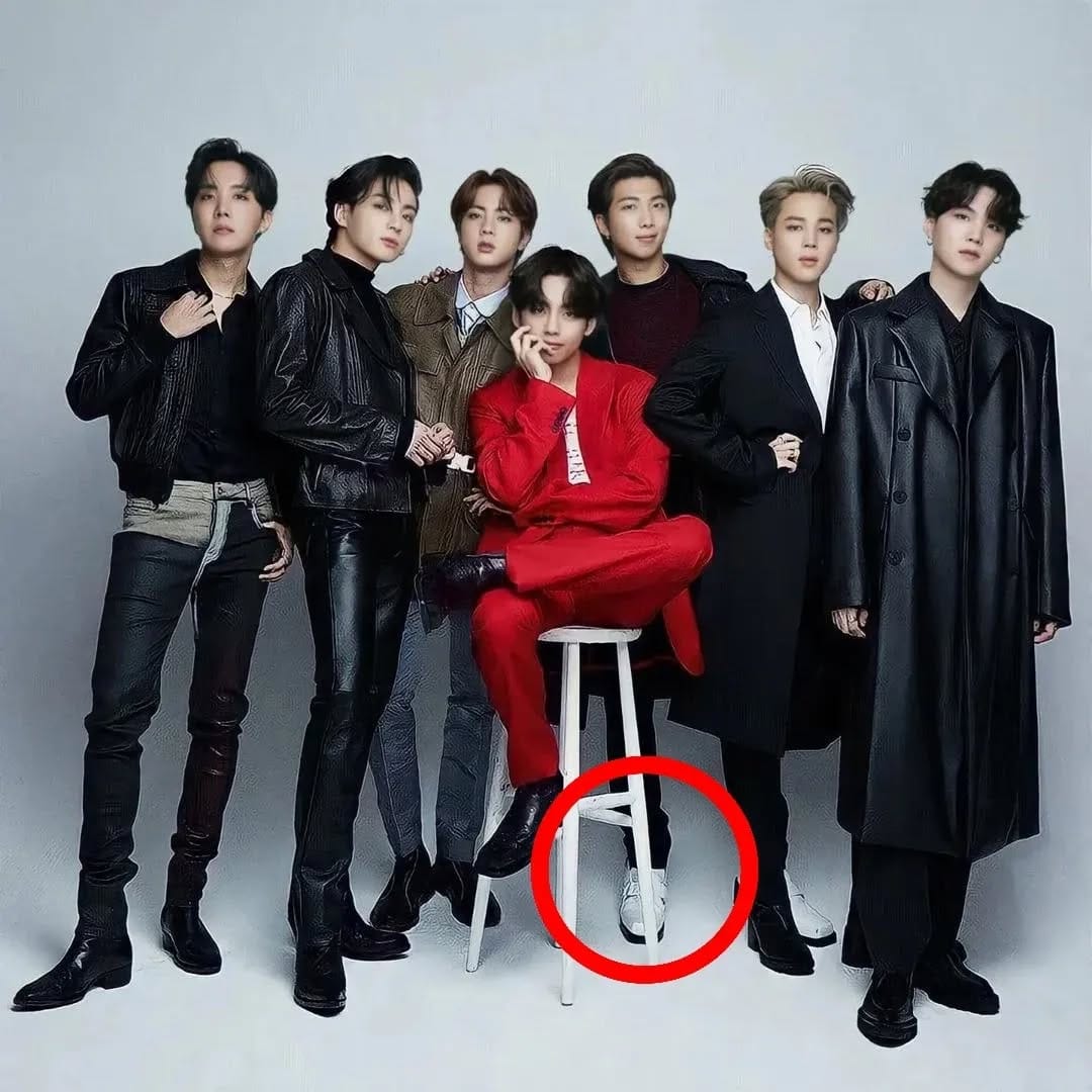 Post 10 by 태형 sakie ⁷ on Instagram (carousel)