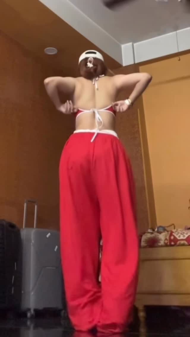 Post 10 by Arshia Sinha on Instagram (video)