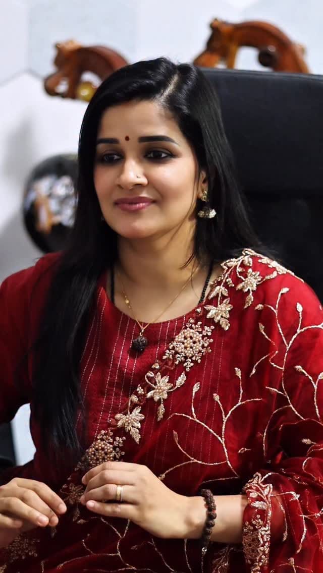 Post 10 by Anjali Mukundam on Instagram (video)