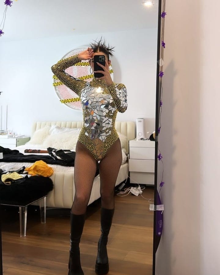 Post 8 by charli fanpage! 🤍 on Instagram (image)
