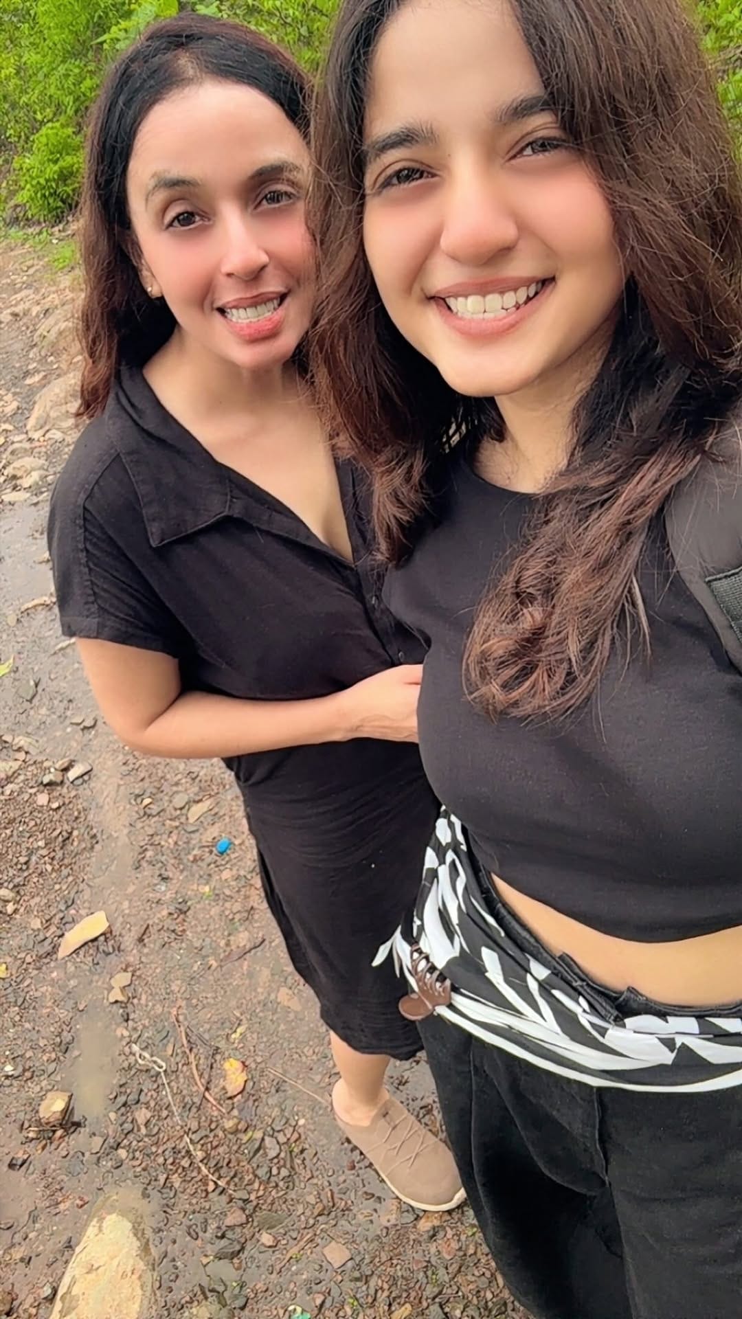 Post 2 by Honeyy Soni on Instagram (video)