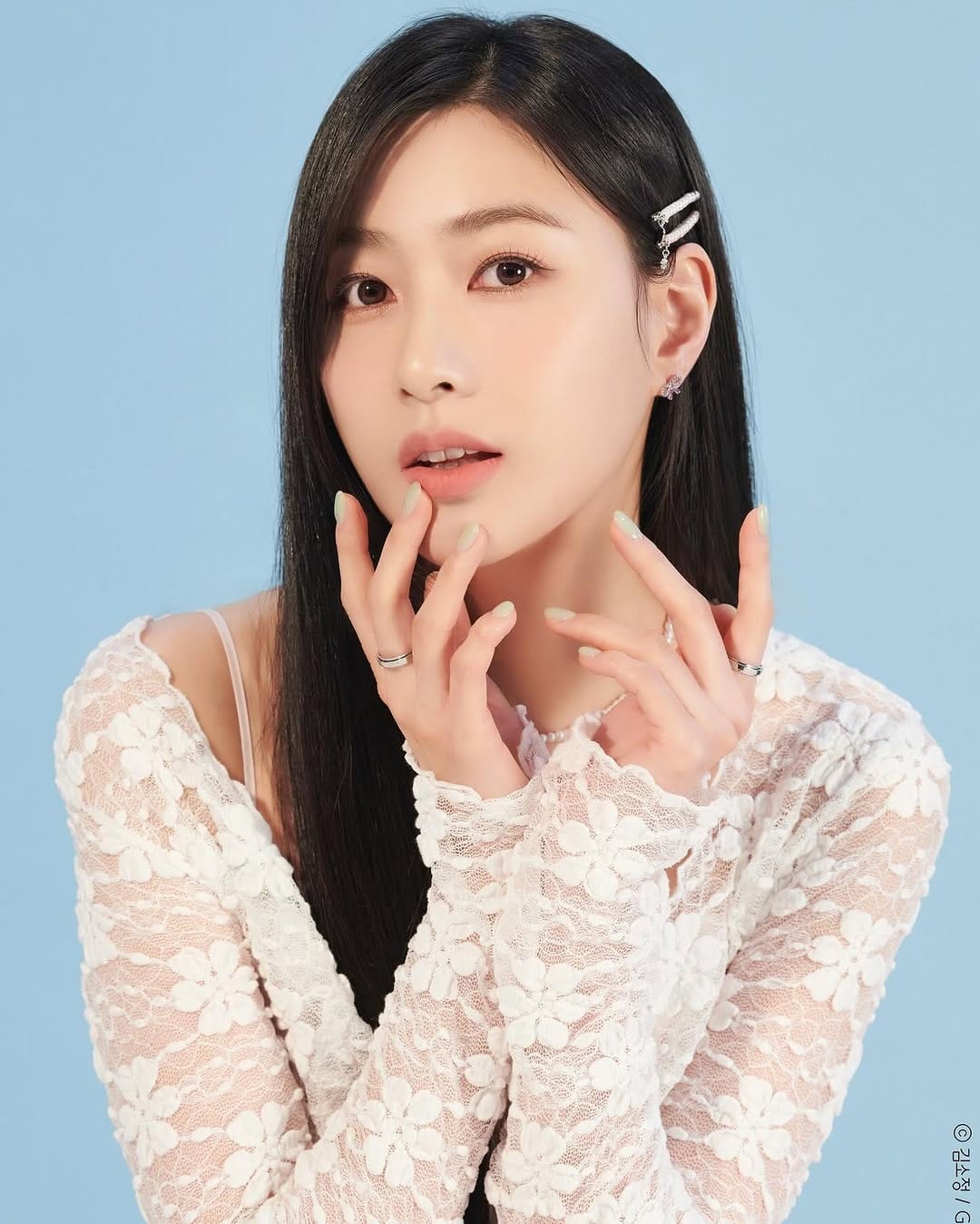 Post 9 by OH HAYOUNG (오하영/吳夏荣/ハヨン) on Instagram (carousel)