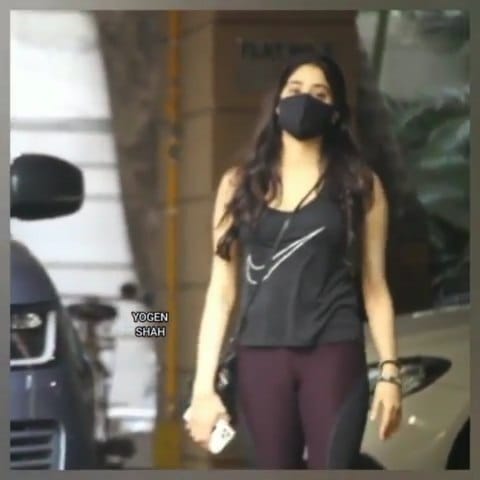 Post 2 by Janhvi & Khushi Kapoor ❤ on Instagram (video)