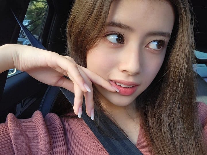 Post 3 by RIMA(リマ)❤️NiziU(ニジュー) on Instagram (carousel)