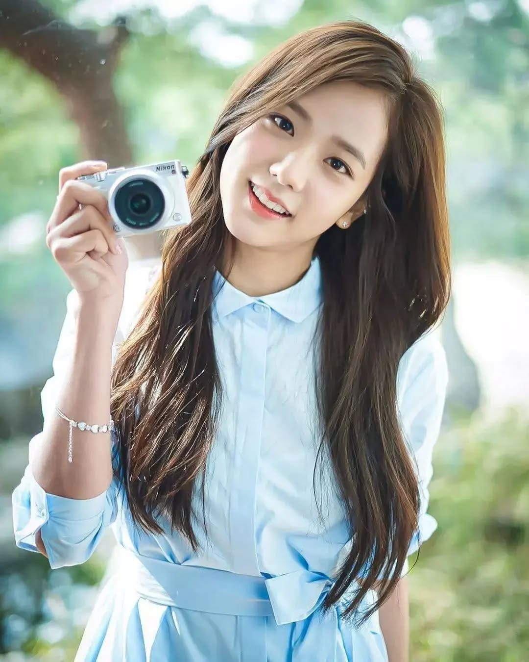 Post 5 by BLΛƆKPIИK JISOO 🤍 on Instagram (carousel)