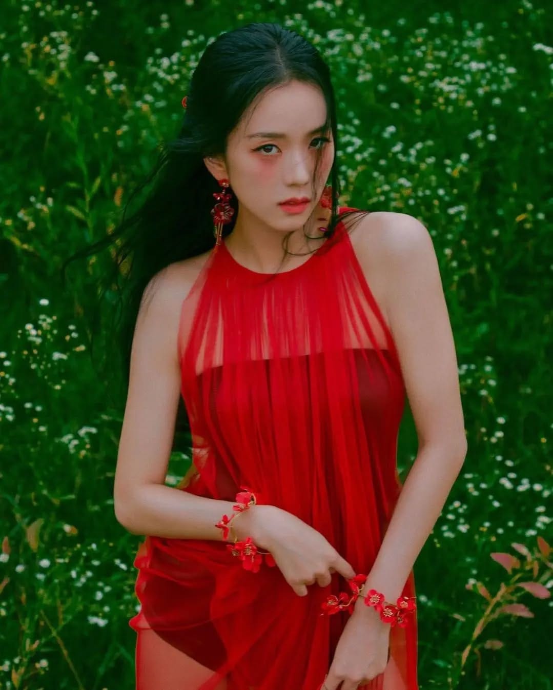 Post 1 by BLΛƆKPIИK JISOO 🤍 on Instagram (carousel)