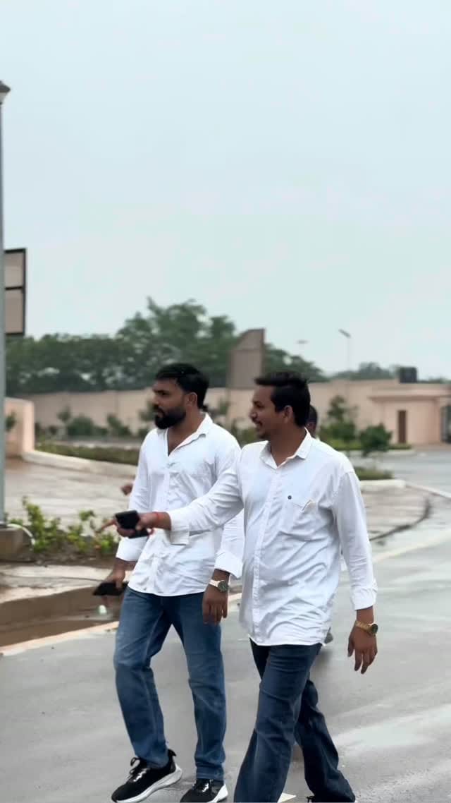Post 2 by Devendra Yadav India on Instagram (video)
