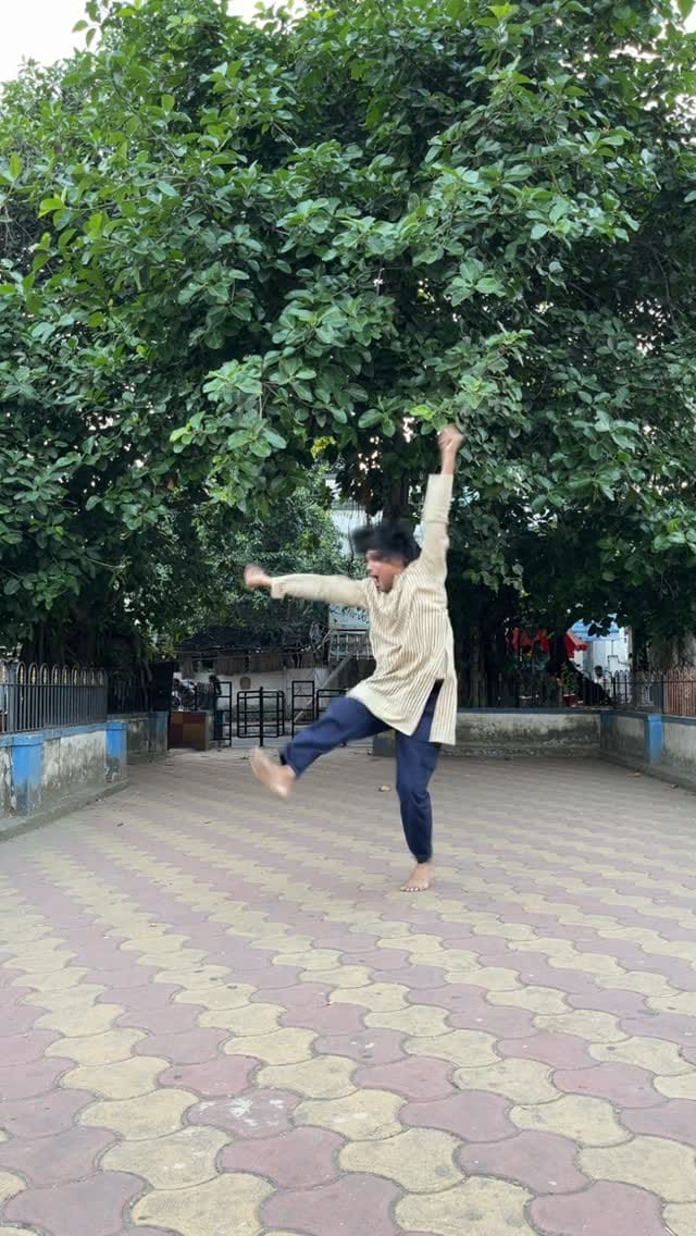 Post 7 by Manas moonwalker on Instagram (video)
