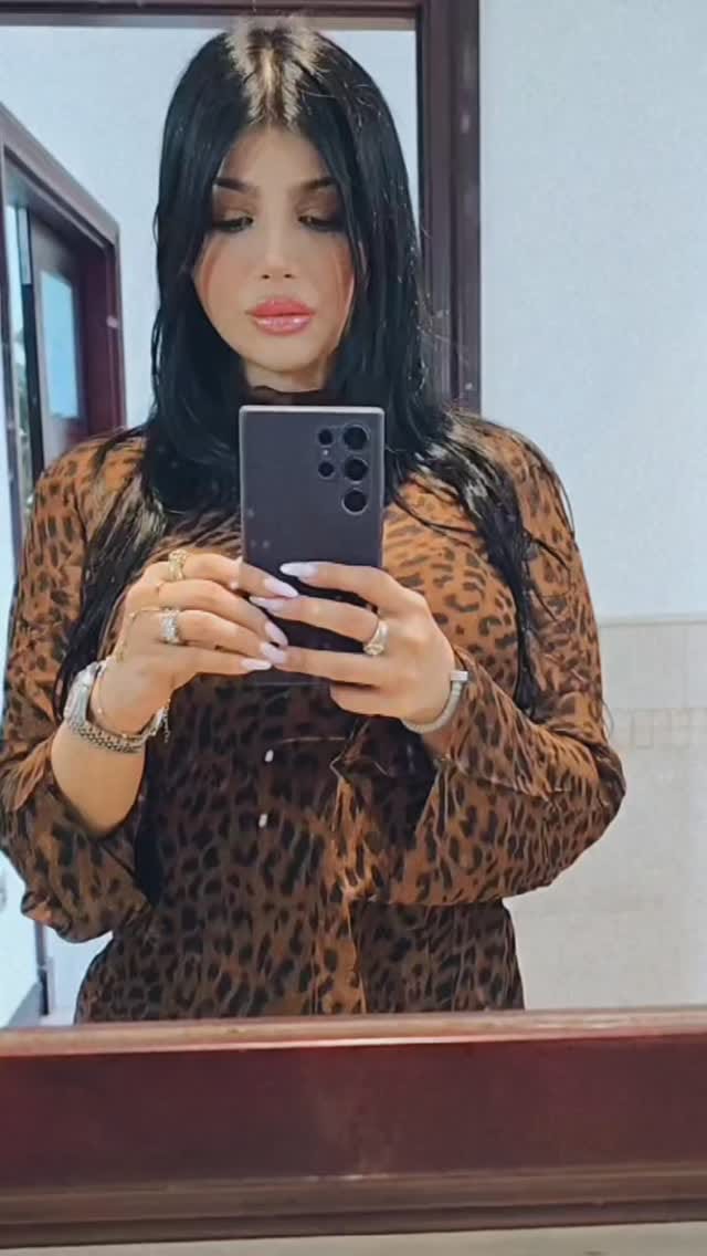 Post 2 by Ayesha takia azmi🔵 on Instagram (video)