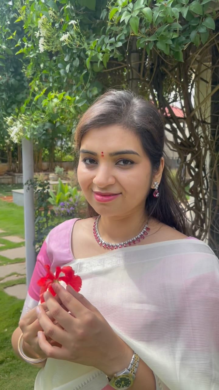 Post 1 by 𝗡𝗲𝗲𝗵𝗮𝗿𝗶𝗸𝗮 𝗠𝘂𝗹𝗽𝘂𝗿 on Instagram (video)