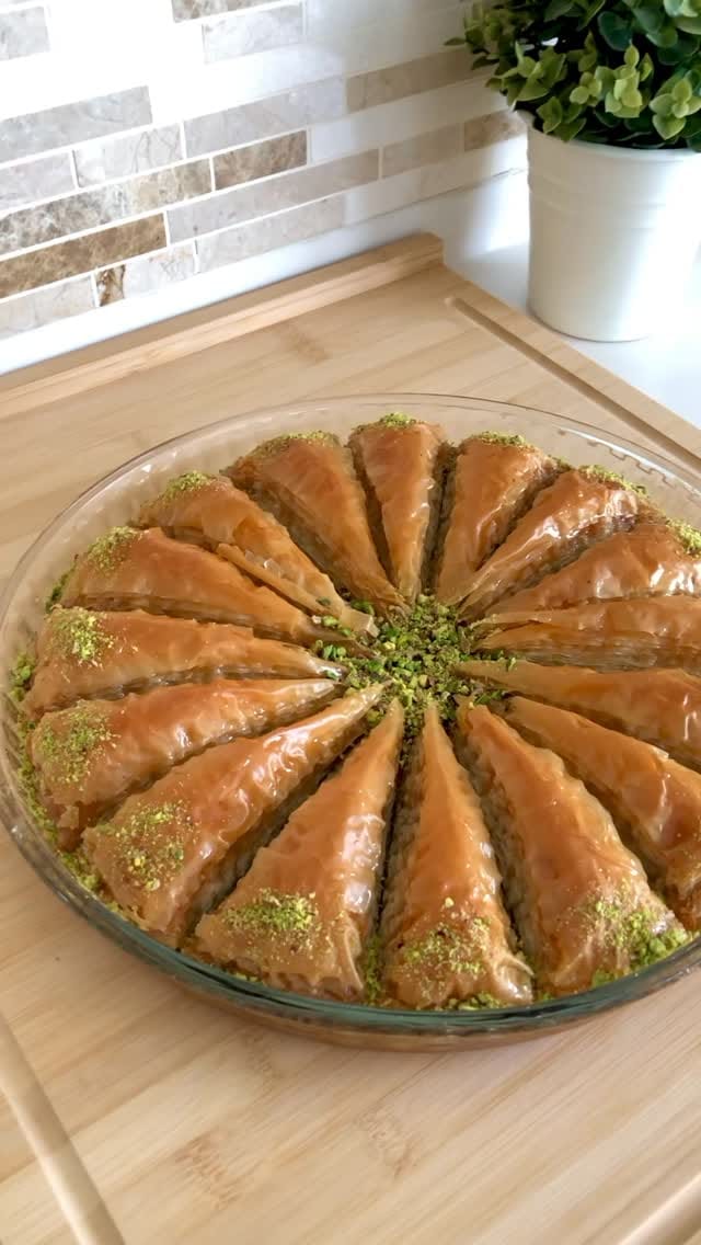 Post 4 by Fatma Başkaya Bağrıyanık on Instagram (video)
