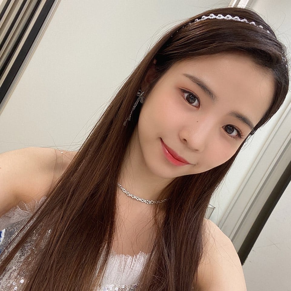 Post 10 by MAYA(マヤ)❤️NiziU(ニジュー) on Instagram (carousel)