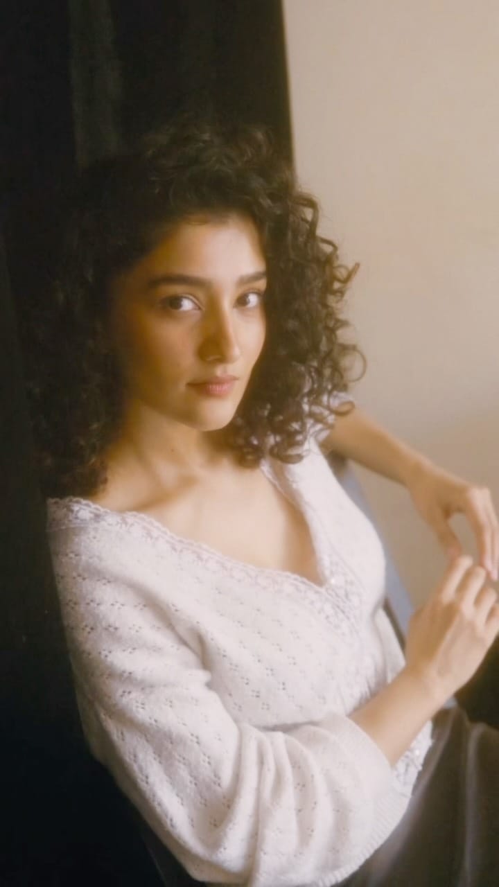 Post 3 by devika sharma on Instagram (video)
