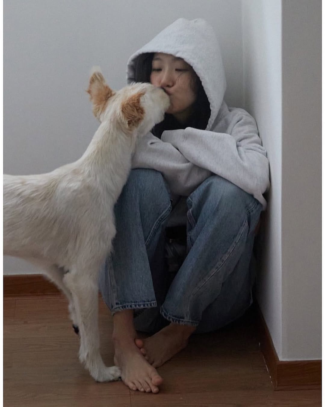 Post 4 by 김고은 공식 팬스타그램ㆍ아르제니아 on Instagram (carousel)