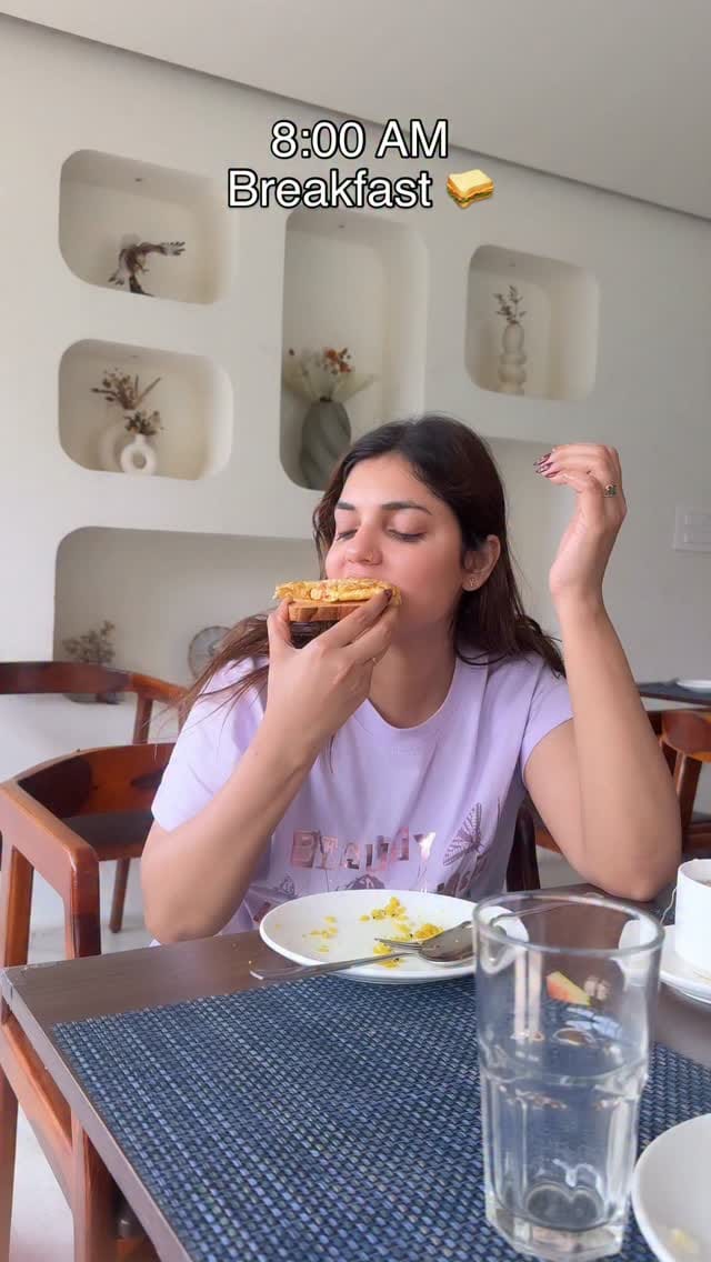 Post 6 by Waliya Siddiqui (Aqsa) on Instagram (video)