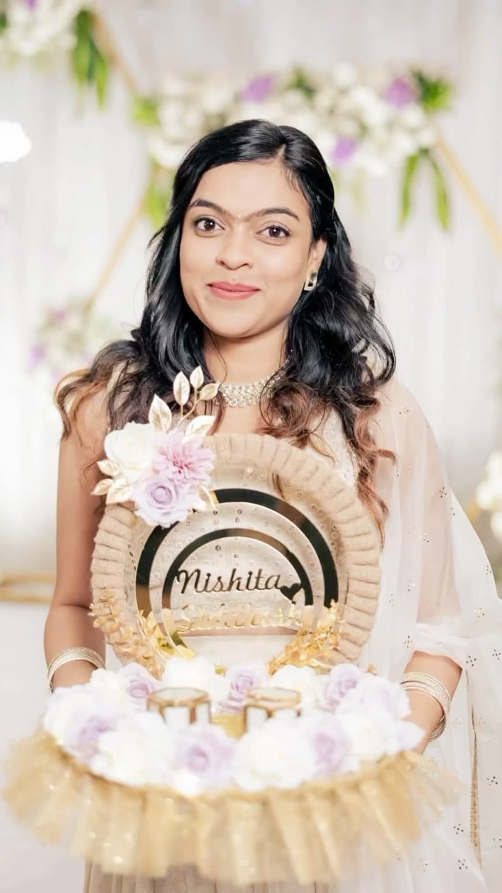 Post 4 by Srushti Patil on Instagram (video)