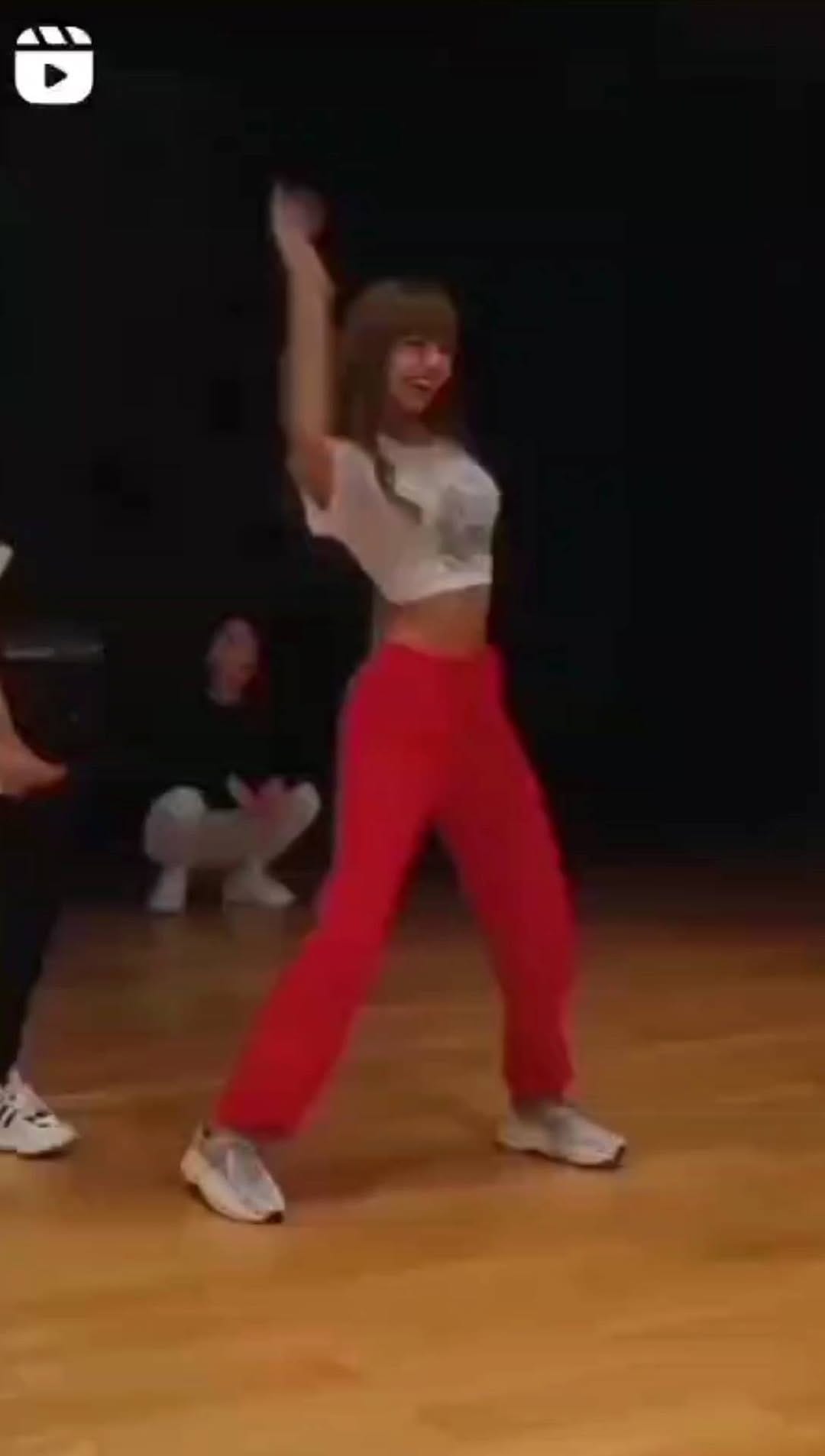 Post 2 by @lisa_.nation on Instagram (video)