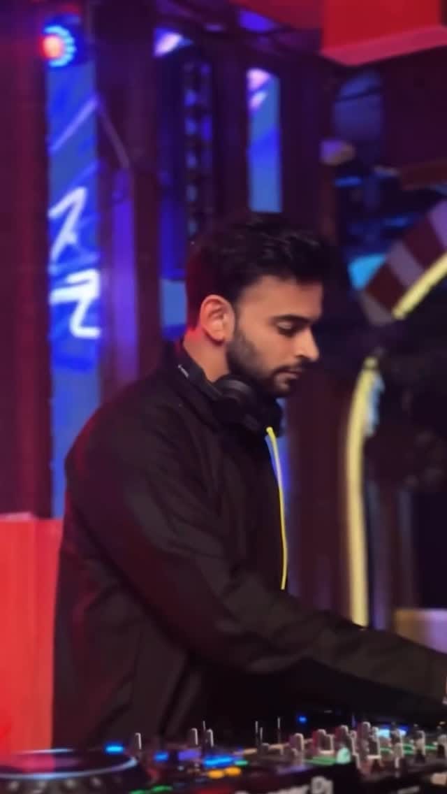 Post 7 by Pitchers Cafebar Bhopal on Instagram (video)