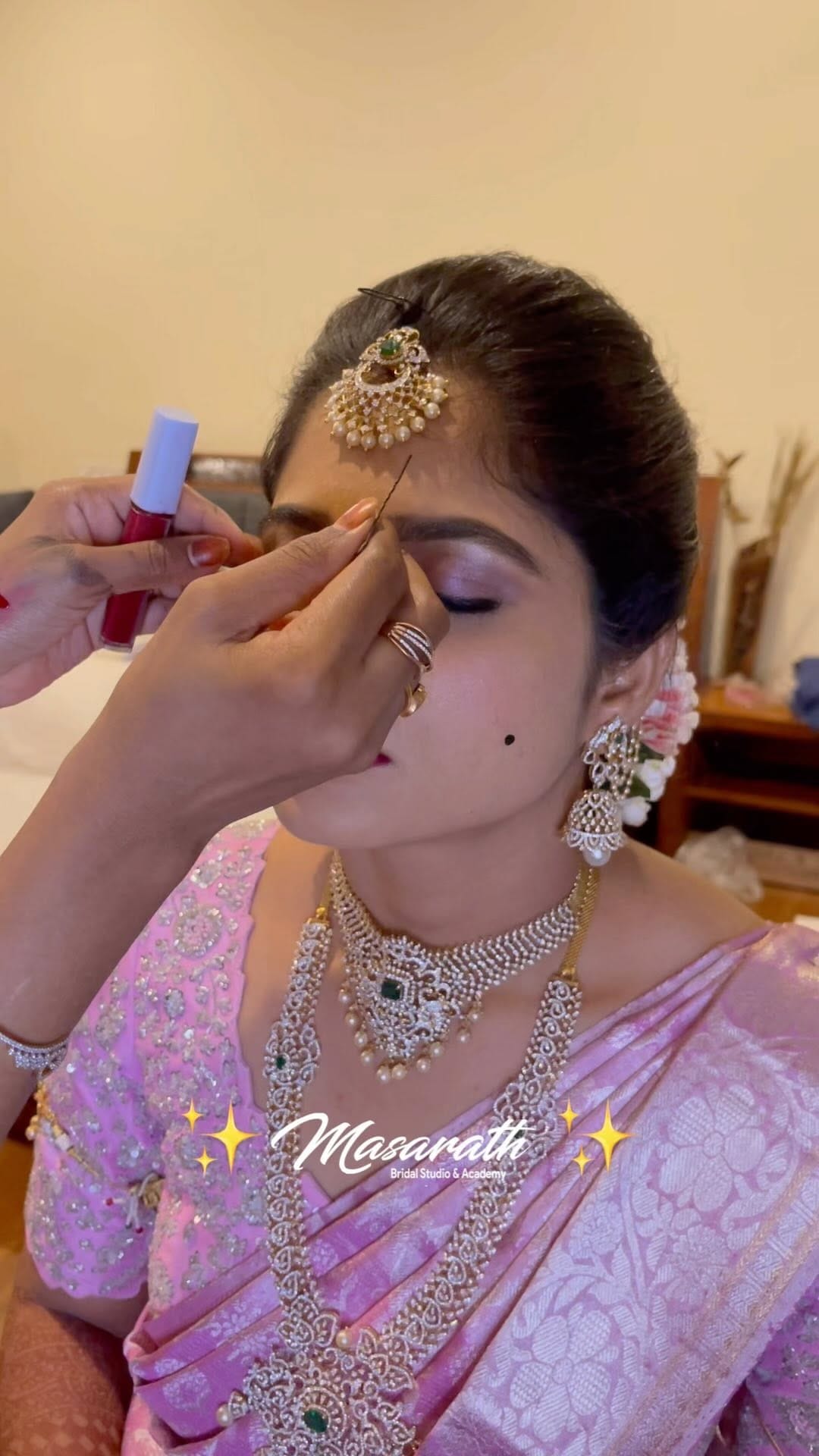 Post 9 by Masarath Makeup Artist on Instagram (video)