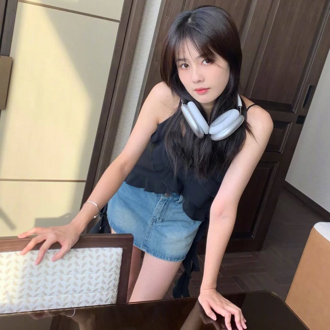 Post 2 by 白鹿 (Bai Lu) on Instagram (carousel)