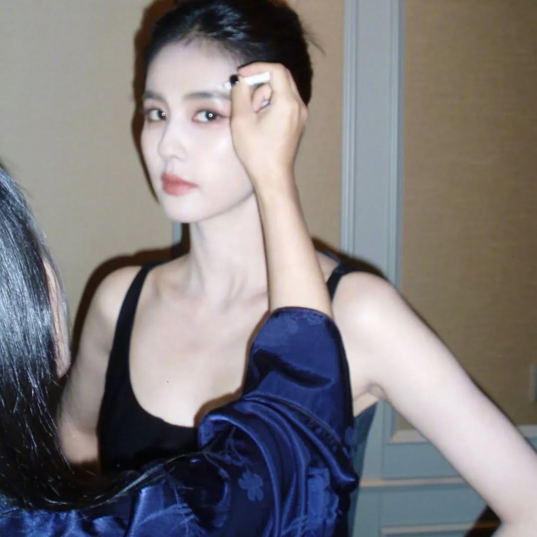 Post 1 by 白鹿 (Bai Lu) on Instagram (carousel)