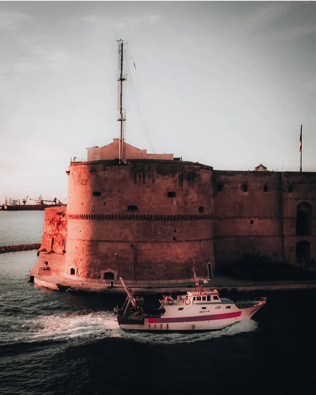 Post 8 by IG ⊕ TARANTO ® on Instagram (image)