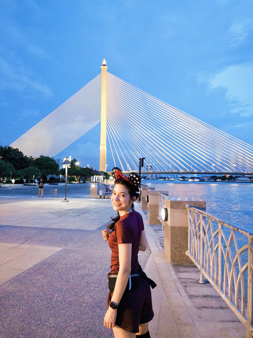 Post 5 by BEAM JIRATCHAYA on Instagram (carousel)