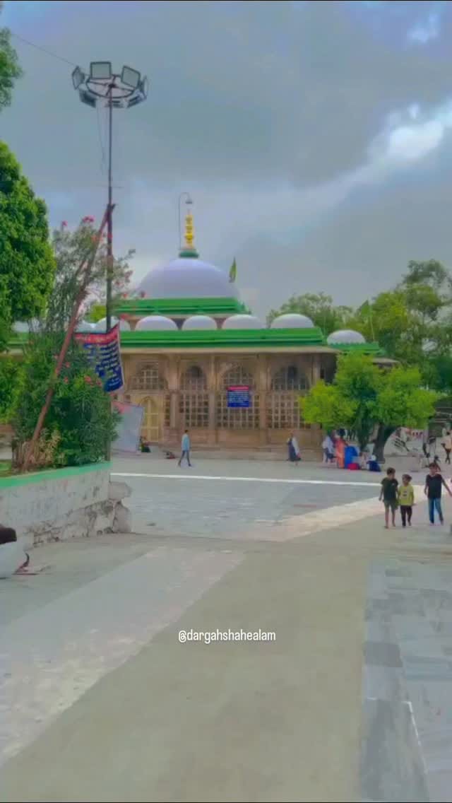 Post 4 by Dargah Shah E Alam on Instagram (video)