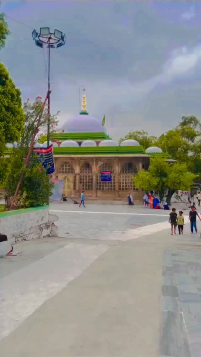 Post 8 by Dargah Shah E Alam on Instagram (video)